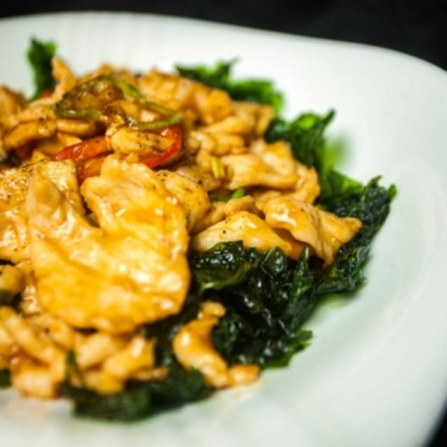 L29. Chicken with Hot Pepper & Crispy Spinach.