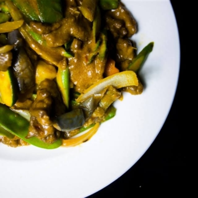 F6. Home Style Curry Beef or Chicken.